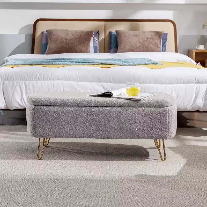 Banc ottoman de rangement moderne avec pieds en métal doré, banc d'entrée en fausse fourrure avec siège rembourré, banc de bout de lit pour le salon