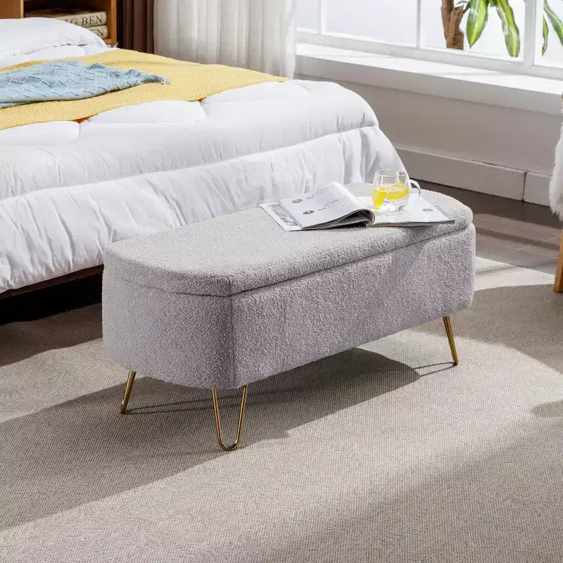 Banc ottoman de rangement moderne avec pieds en métal doré, banc d'entrée en fausse fourrure avec siège rembourré, banc de bout de lit pour le salon