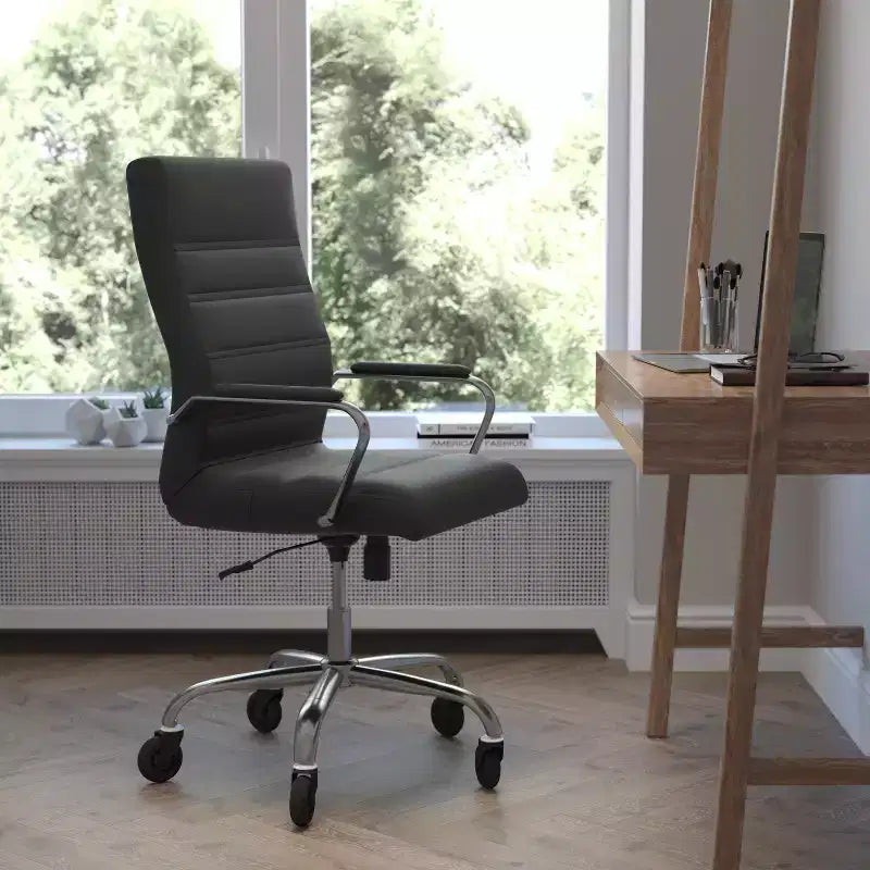 Fauteuil de bureau de direction pivotant Whitney haut dossier avec cadre noir, accoudoirs et roulettes transparentes