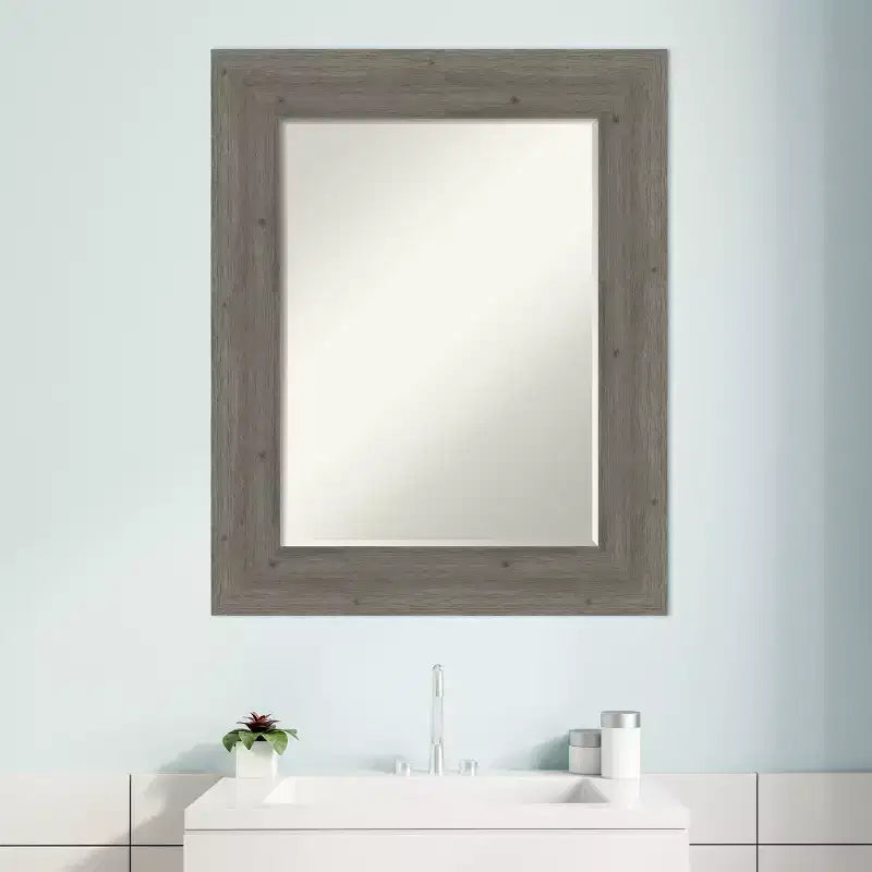 Miroir mural de salle de bain biseauté gris petite taille, 31 x 25 po.